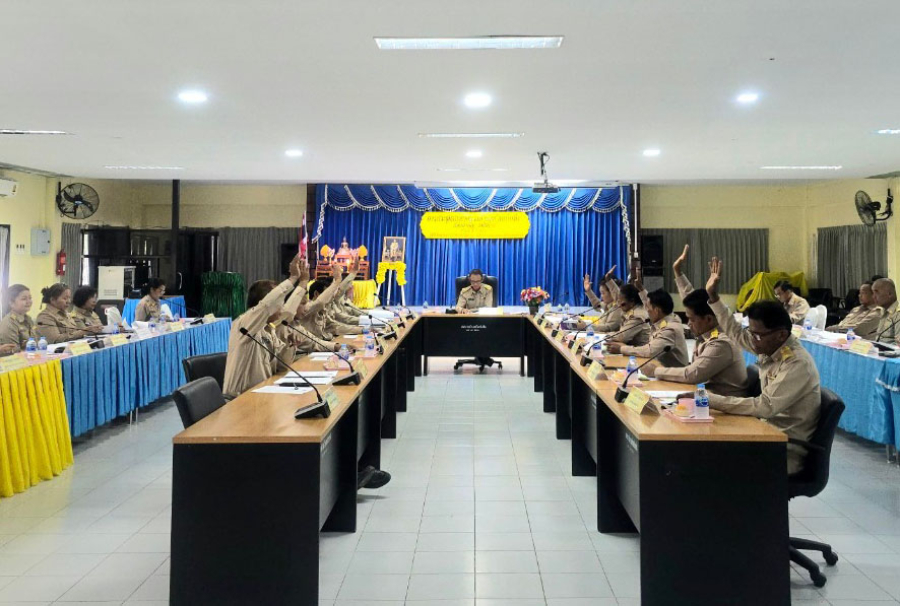 ประชุมสภาเทศบาล สมัยสามัญ สมัยที่ 4  ประจำปี 2567 เทศบาลตำบลห้วยทับทัน อำเภอห้วยทับทัน จังหวัดศรีสะเกษ