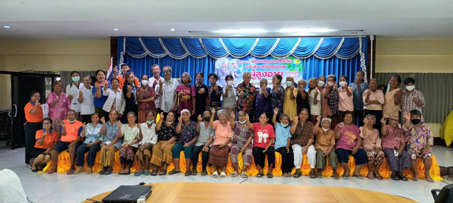 วันที่ 5 มิถุนายน 2568ศูนย์พัฒนาคุณภาพชีวิตและส่งเสริมสุขภาพผู้สูงอายุ เทศบาลตำบลห้วยทับทัน (โรงเรียนผู้สูงอายุ)  จัดกิจกรรม คุณค่าของสมุนไพรไทย ณ ห้องประชุมเทศบาลตำบลห้วยทับทัน โดยผู้สูงอายุแต่ละชุมชนให้ความสนใจเข้าร่วมกิจกรรมอย่างพร้อมเพรียง