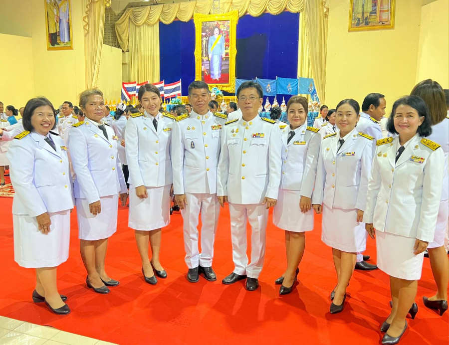เมื่อ ๑๒ สิงหาคม ๒๕๖๗  เทศบาลตำบลห้วยทับทัน นำโดย นายวรวิทย์  ลิขิตวรกุล นายกเทศมนตรีตำบลห้วยทับทัน พร้อมด้วยคณะผู้บริหาร สมาชิกสภาเทศบาล หัวหน้าส่วนราชการ พนักงานเทศบาล และครูเทศบาล ได้เข้าร่วมกิจกรรมเฉลิมพระเกียรติเนื่องในโอกาสวันเฉลิมพระชนมพรรษา ส